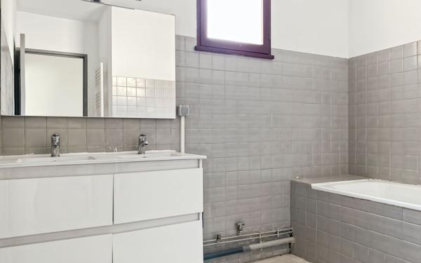 Appartement à vendre    3 pièces •  Manosque