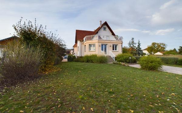 Maison à louer    6 pièces •  Holtzheim