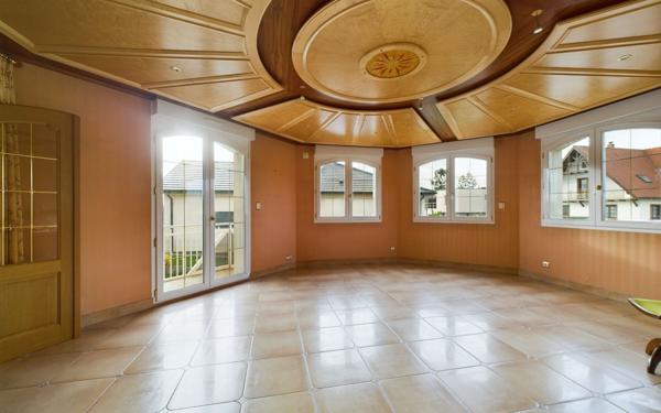 Maison à louer    6 pièces •  Holtzheim