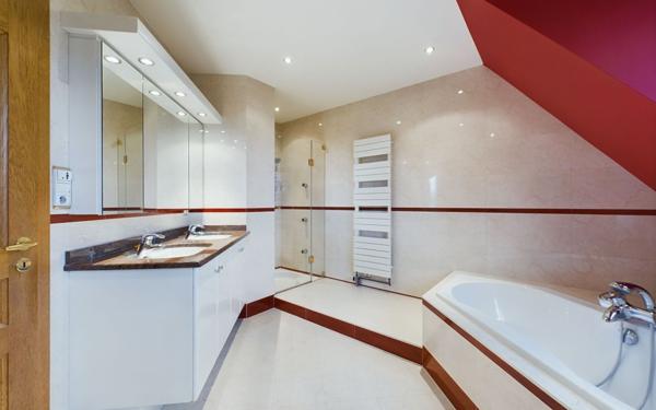 Maison à louer    6 pièces •  Holtzheim