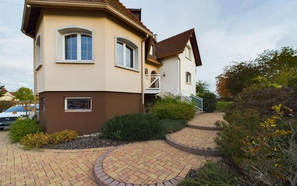 Maison à louer    6 pièces •  Holtzheim