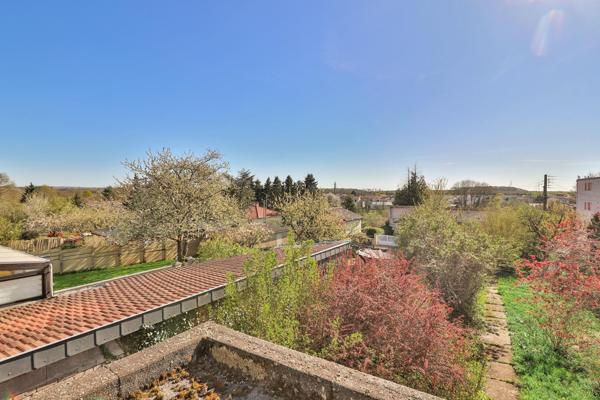 Maison mitoyenne de 117 m² avec jardin.
