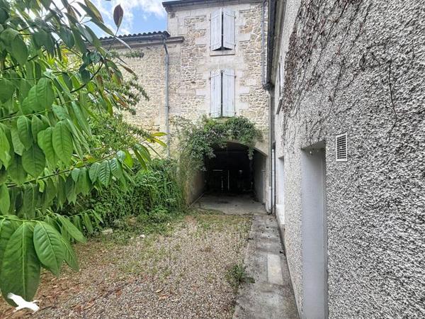 Maison 86 336 € Châteauneuf-sur-Charente 8 p 191 m² DPE F