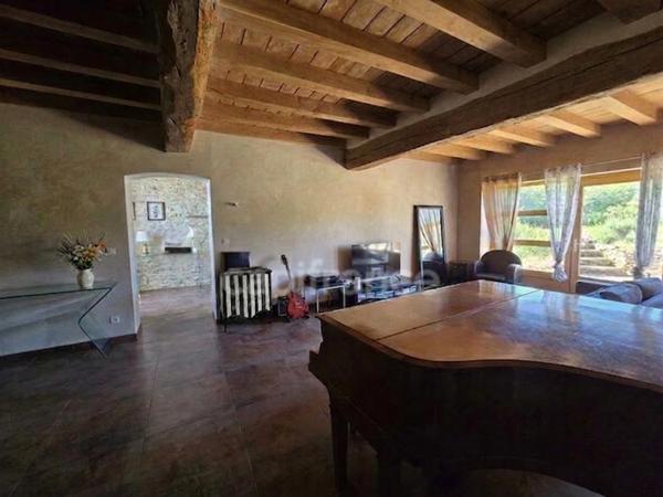 Maison de charme rare au cœur du Vézelien – environ 150 m² habitables, fort potentiel de 230 m2 - 2 chambres potentiel 5