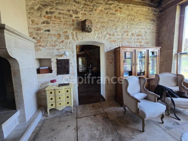 Maison de charme rare au cœur du Vézelien – environ 150 m² habitables, fort potentiel de 230 m2 - 2 chambres potentiel 5