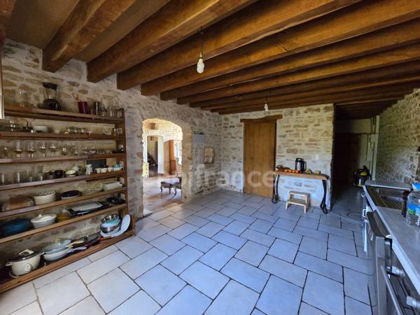 Maison de charme rare au cœur du Vézelien – environ 150 m² habitables, fort potentiel de 230 m2 - 2 chambres potentiel 5