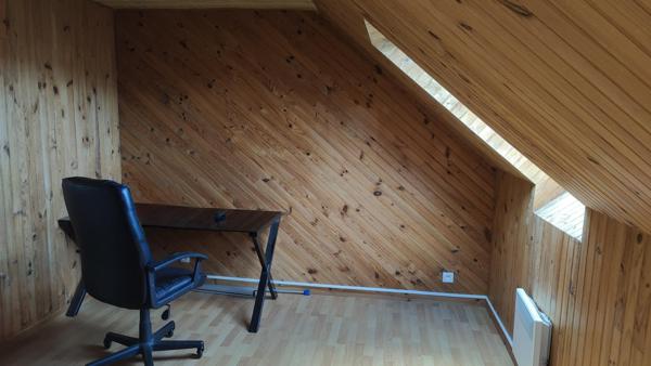 Pavillon avec écoles et gare à pied