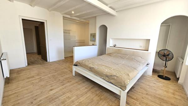 Proche de Barbezieux, maison familiale de 340 m² entièrement rénovée au charme authentique.