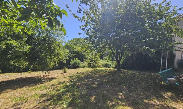 Proche de Barbezieux, maison familiale de 340 m² entièrement rénovée au charme authentique.
