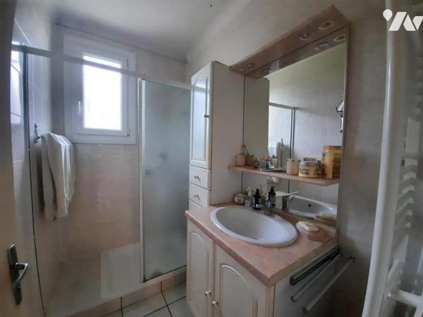 CHALLANS - A 2 kms de l'hyper centre ville