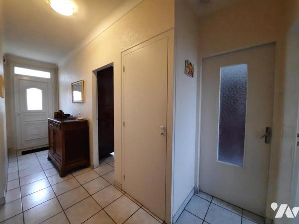 CHALLANS - A 2 kms de l'hyper centre ville