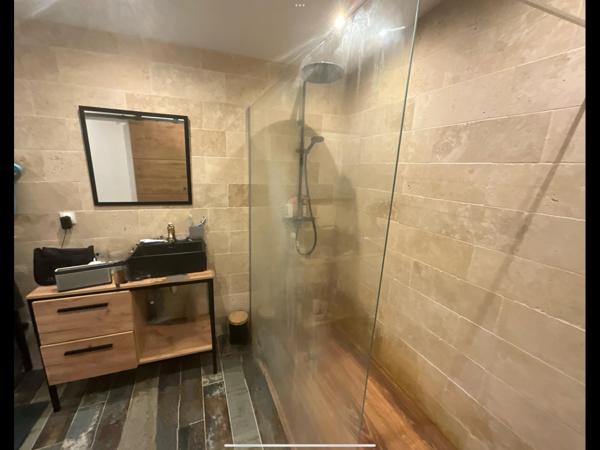 Restaurant avec maison d’habitation et fonds de commerce à vendre