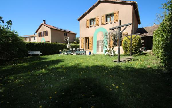 Maison à vendre    5 pièces •  Vaulx-Milieu