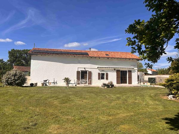 MAISON DE CAMPAGNE AVEC PARC CLOS ET ARBORE