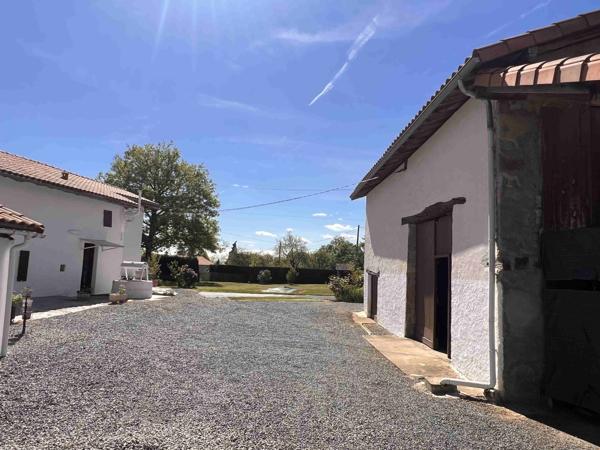 MAISON DE CAMPAGNE AVEC PARC CLOS ET ARBORE