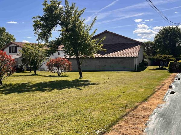 MAISON DE CAMPAGNE AVEC PARC CLOS ET ARBORE