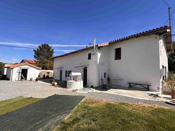 MAISON DE CAMPAGNE AVEC PARC CLOS ET ARBORE