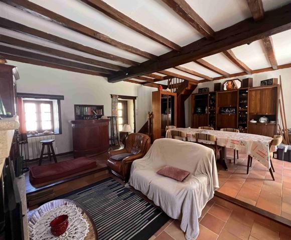 MAISON DE CAMPAGNE AVEC PARC CLOS ET ARBORE