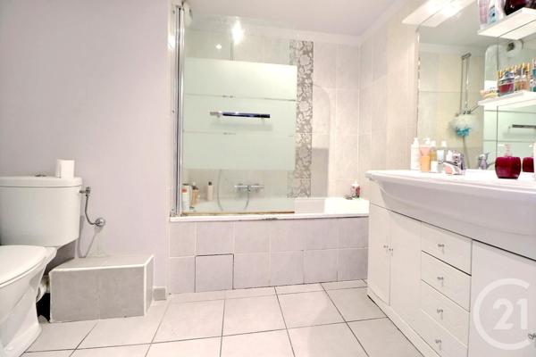 Appartement T3 à vendre  3 pièces - 68 m2 FREJUS - 83