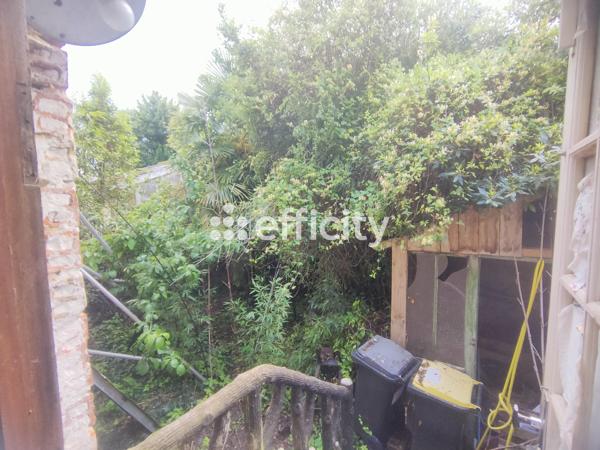 Maison
         5 pièces
        - 100 m² 285 000 € *