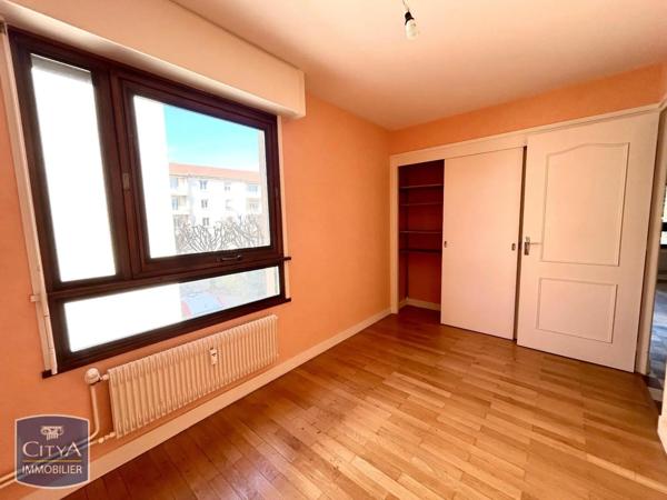 Appartement à louer 4 pièces 84m²