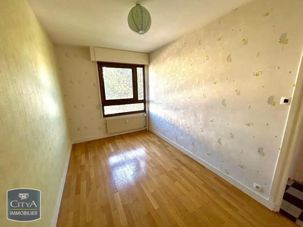 Appartement à louer 4 pièces 84m²