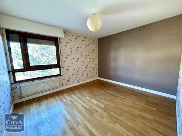 Appartement à louer 4 pièces 84m²