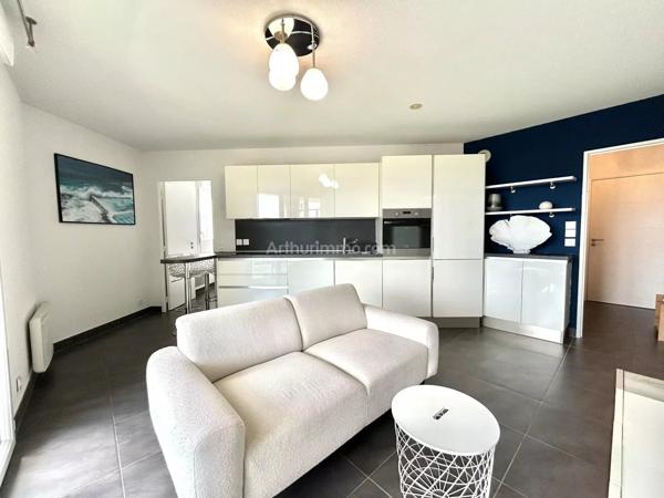 Vente                                                      Appartement
                        
                     2 pièces                      38 m2                     à Nice