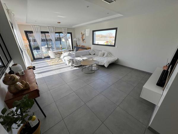 Ambarés et Lagrave - maison moderne de 160m2 avec 4 chambres, garage, piscine - parcelle de 850 m2
