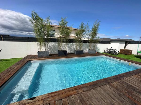 Ambarés et Lagrave - maison moderne de 160m2 avec 4 chambres, garage, piscine - parcelle de 850 m2