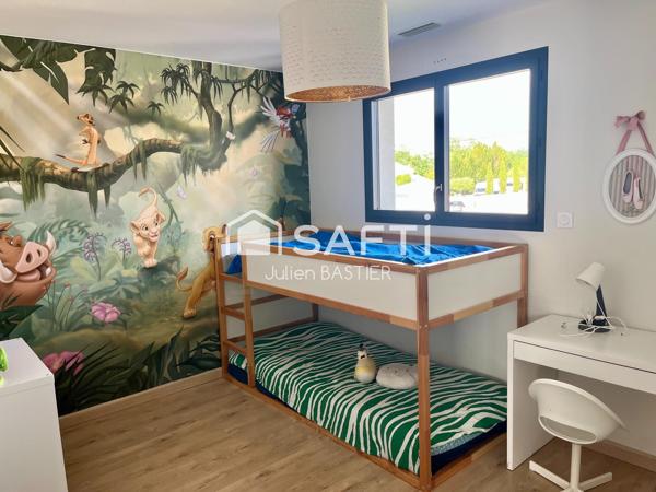Ambarés et Lagrave - maison moderne de 160m2 avec 4 chambres, garage, piscine - parcelle de 850 m2