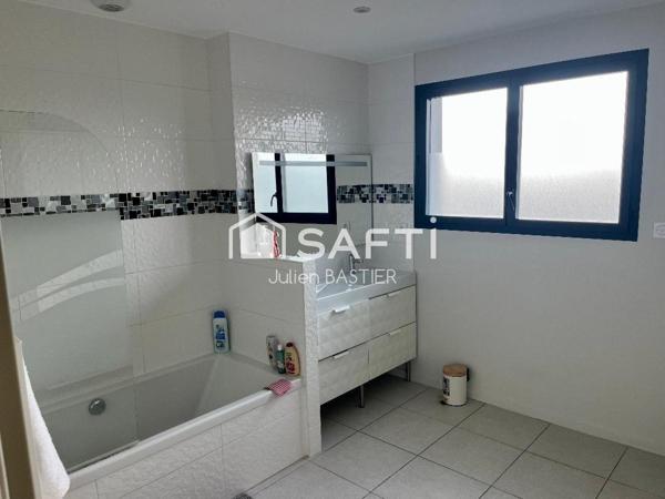 Ambarés et Lagrave - maison moderne de 160m2 avec 4 chambres, garage, piscine - parcelle de 850 m2