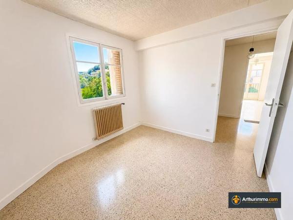 Vente                                                      Appartement
                        
                     3 pièces                      67 m2                     à Nice