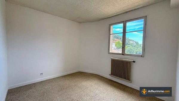 Vente                                                      Appartement
                        
                     3 pièces                      67 m2                     à Nice