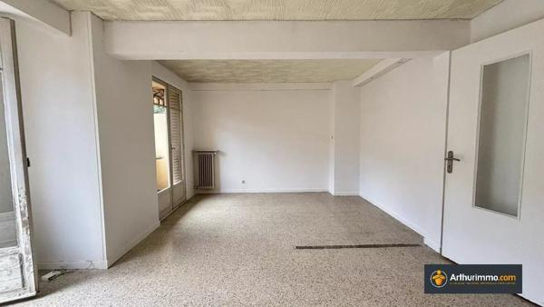 Vente                                                      Appartement
                        
                     3 pièces                      67 m2                     à Nice