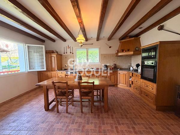BIRIATOU (5 min d'Hendaye)-BELLE VILLA 5 PIECES DE 218 m²