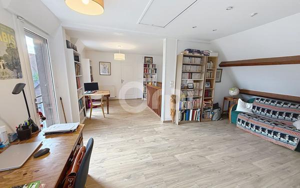 Maison à vendre    6 pièces • 180 m2 Vaux-le-Pénil