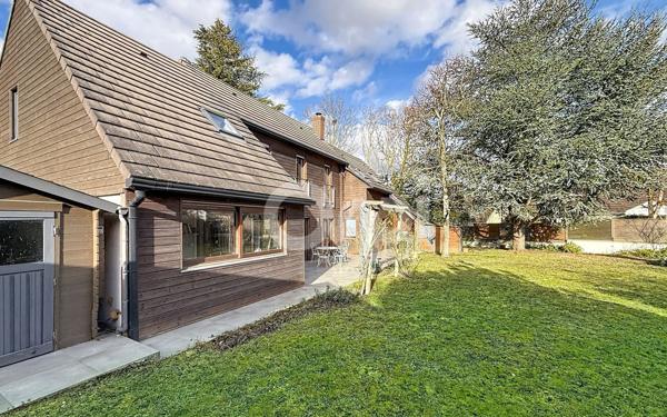 Maison à vendre    6 pièces • 180 m2 Vaux-le-Pénil