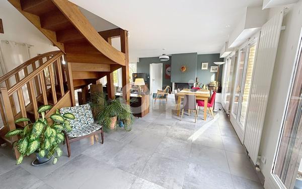 Maison à vendre    6 pièces • 180 m2 Vaux-le-Pénil