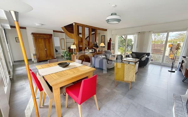 Maison à vendre    6 pièces • 180 m2 Vaux-le-Pénil