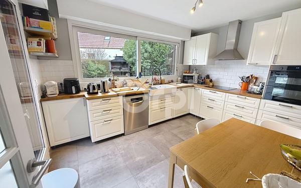 Maison à vendre    6 pièces • 180 m2 Vaux-le-Pénil