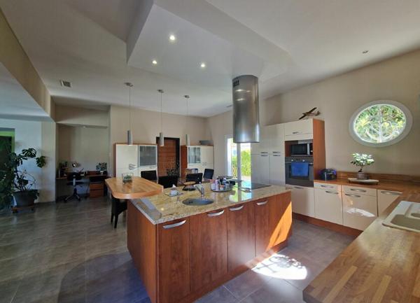 Maison à vendre    4 pièces •  Aigues-Mortes