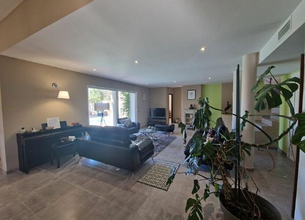 Maison à vendre    4 pièces •  Aigues-Mortes