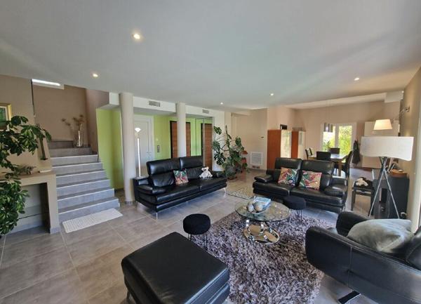 Maison à vendre    4 pièces •  Aigues-Mortes