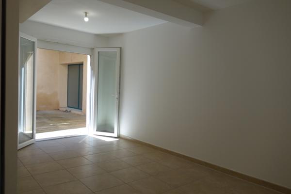 A louer appartement T2 avec cour fermée Pélissanne Pelissanne