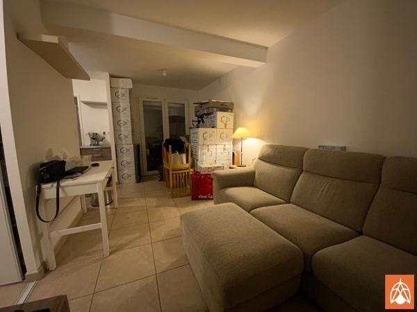 A louer appartement T2 avec cour fermée Pélissanne Pelissanne