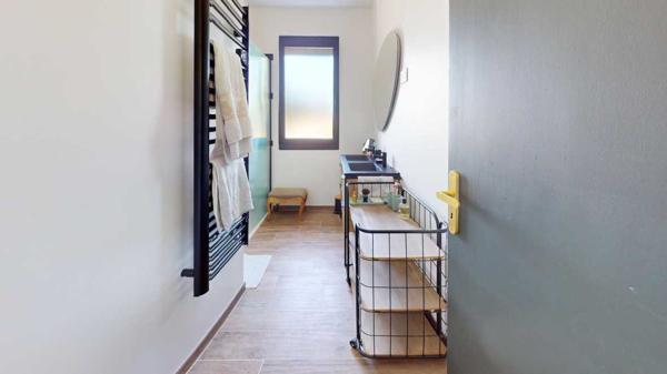 Maison ancienne - Thenon A 5 minutes de toutes les commodités et commerces, à 15 minutes de Montignac, entre Périgueux et Brive, maison entièrement rénovée avec une vue dégagée.