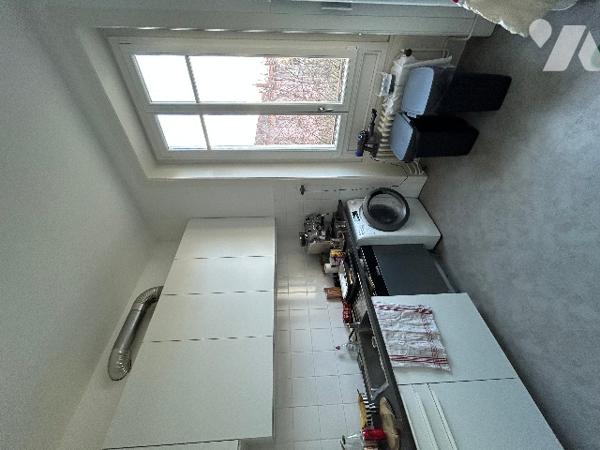 T5 familial. Vendu avec un garage, une place de stationnement, une grande remise, une cave.