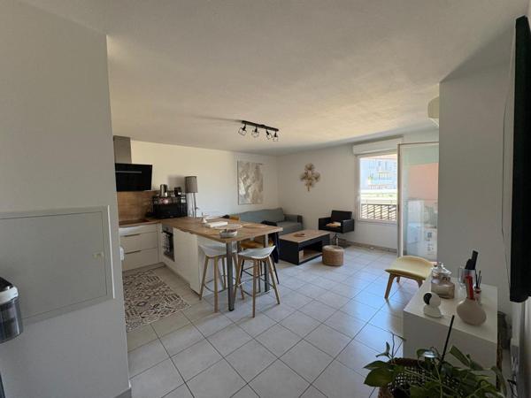 Appartement T2 46 m2 avec agréable terrasse et ascenseur - Parking privatif en sous-sol