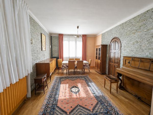 Maison
         6 pièces
        - 279 m² 800 000 € *